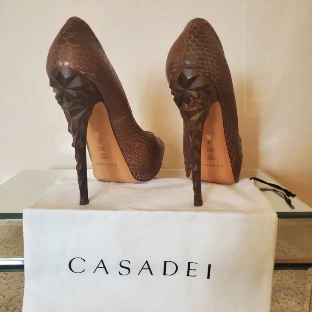 Designer Shoes - Picture 2 of 3
